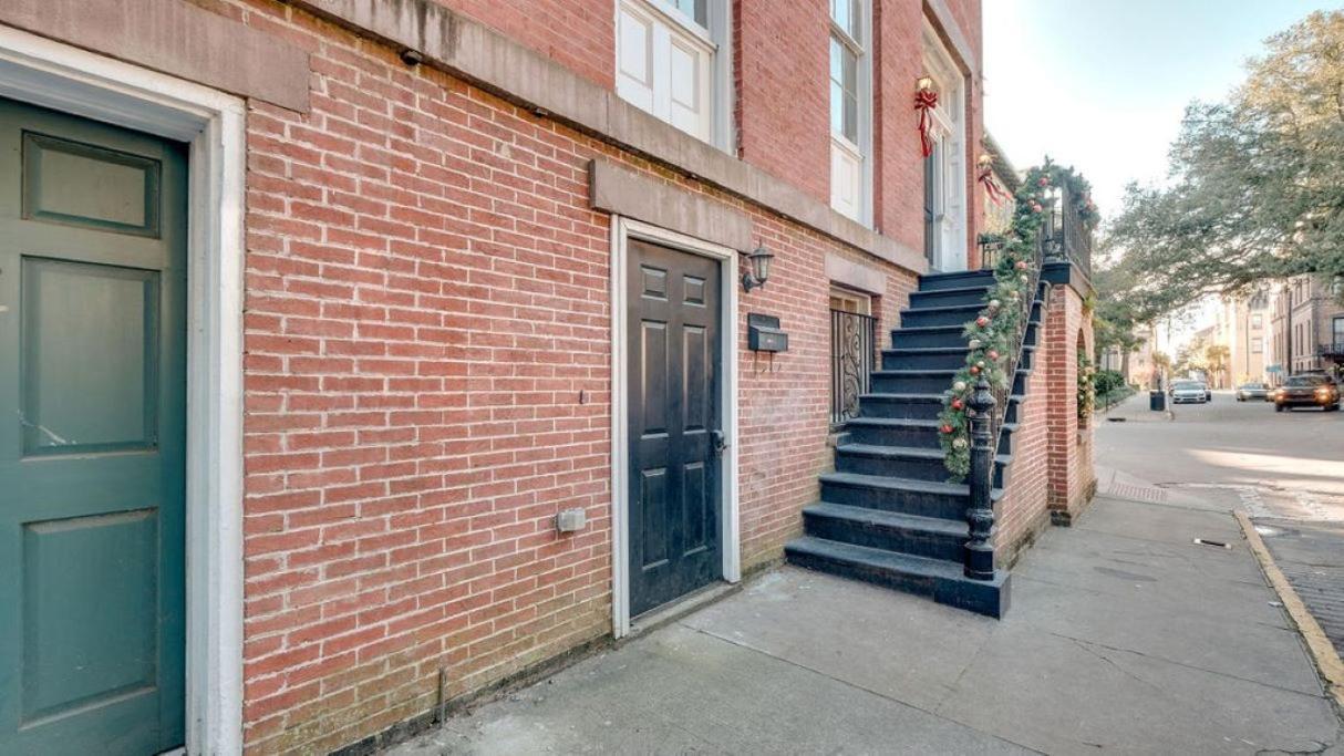 4 Bedroom Beauty Steps From The River Саванна Экстерьер фото